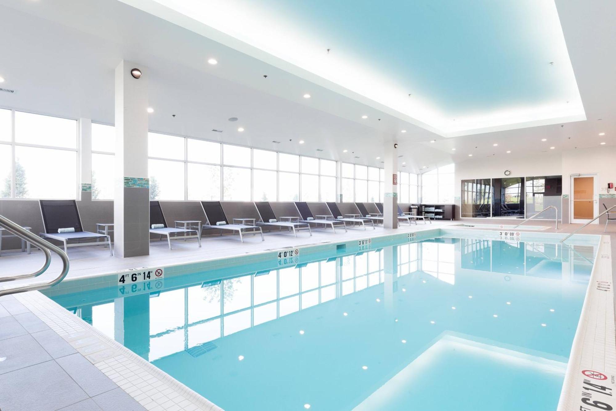 Towneplace Suites By Marriott Edmonton South Exteriör bild