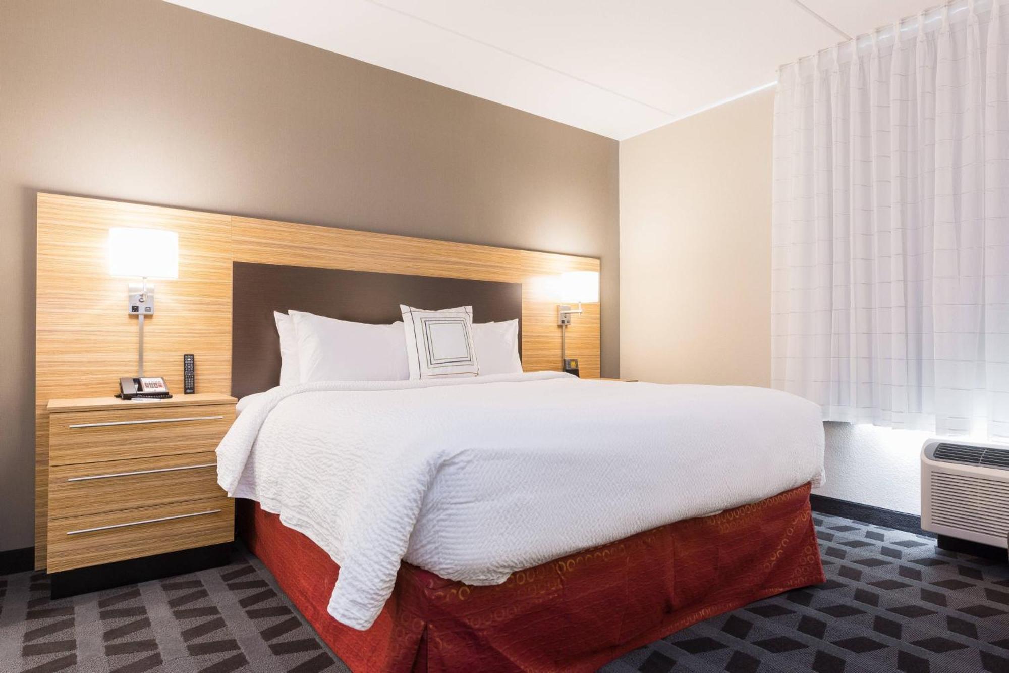 Towneplace Suites By Marriott Edmonton South Exteriör bild